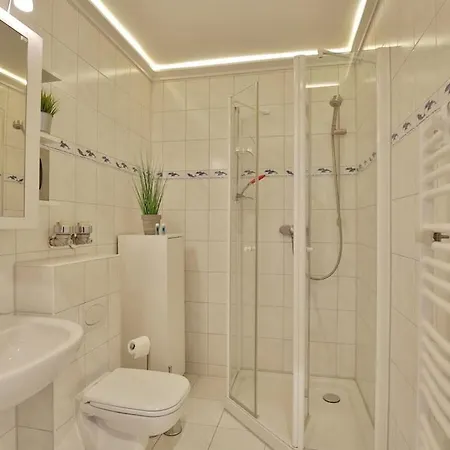 Dike Crown In Haus Grimmershoern