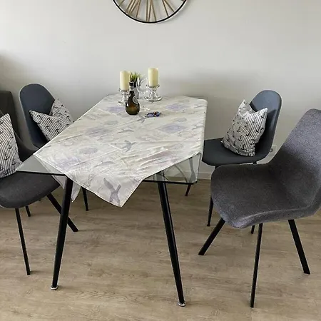 Dike Crown In Haus Grimmershoern Cuxhaven